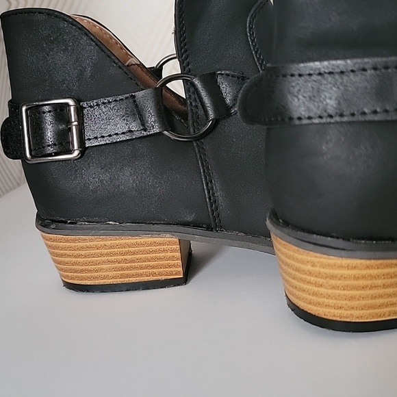 Black Ankle Booties with Buckle and Tan Heel - Picture 4 of 4